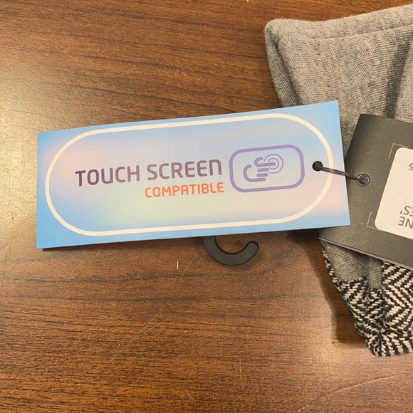 Ladies touch screen compatible winter gloves by Auclair - Picture 6 of 7